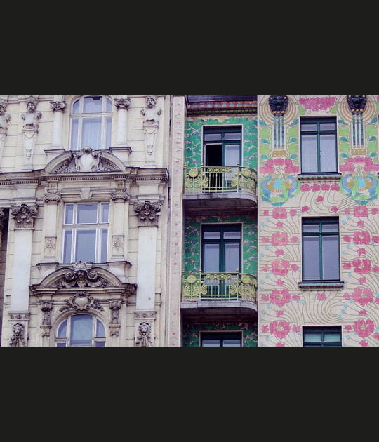 Fa&ccedil;ades classiques et bigar&eacute;es