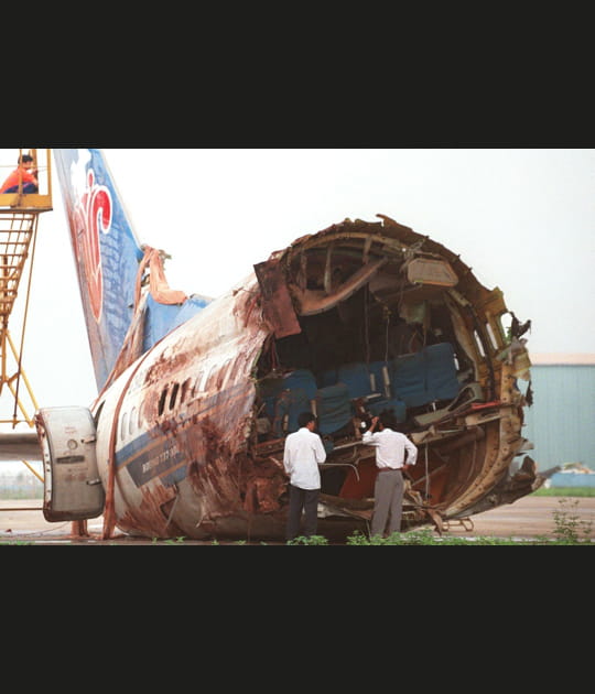 8 mai 1997 : coup&eacute; en deux