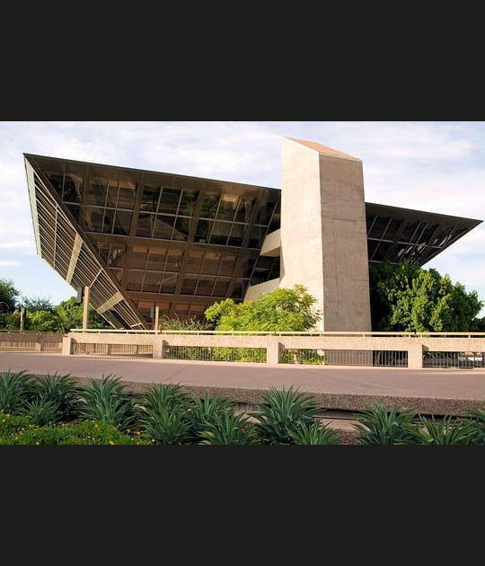 Un b&acirc;timent municipal renversant