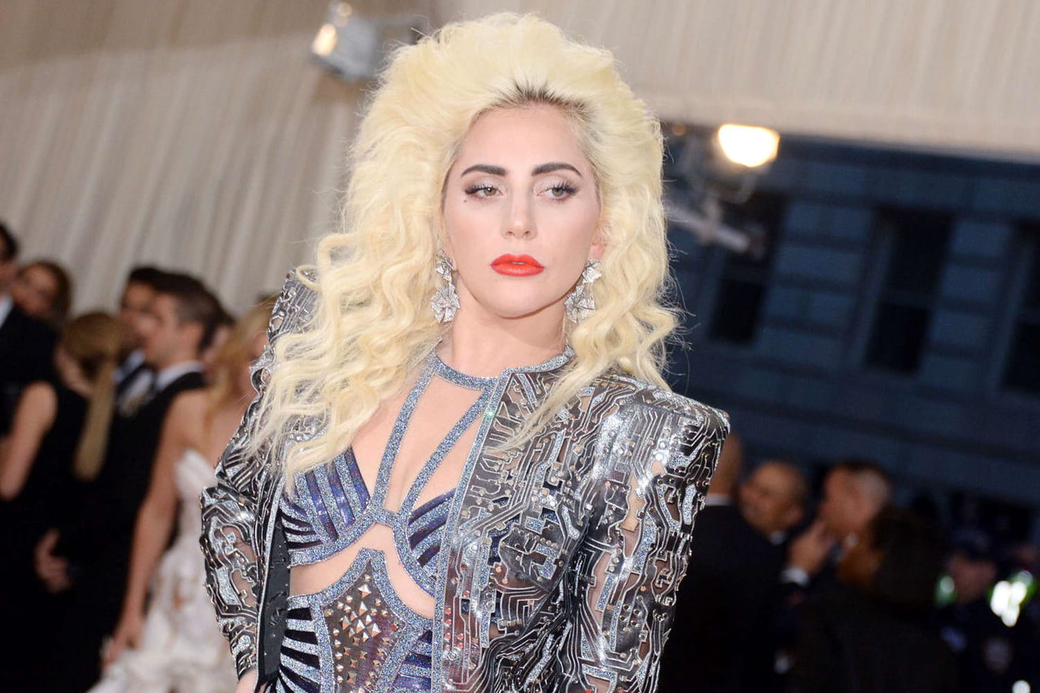 Lady Gaga entre en politique… en maillot de bain !
