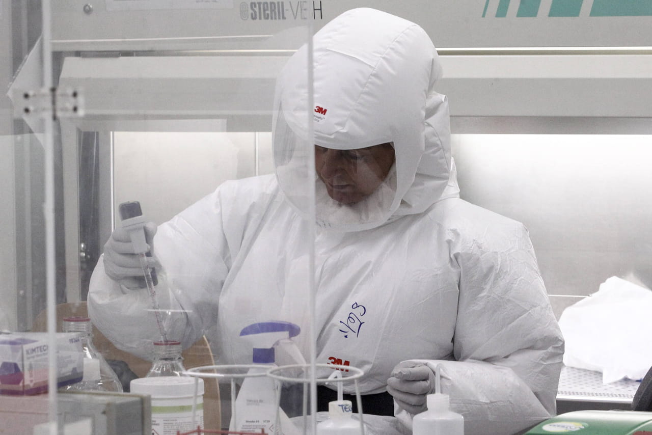 Vaccins et médicaments contre le coronavirus : où en sont les recherches ?