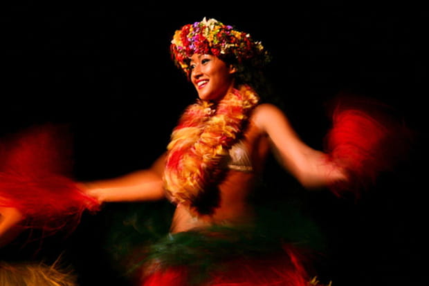 Vahiné dansant le Tamure