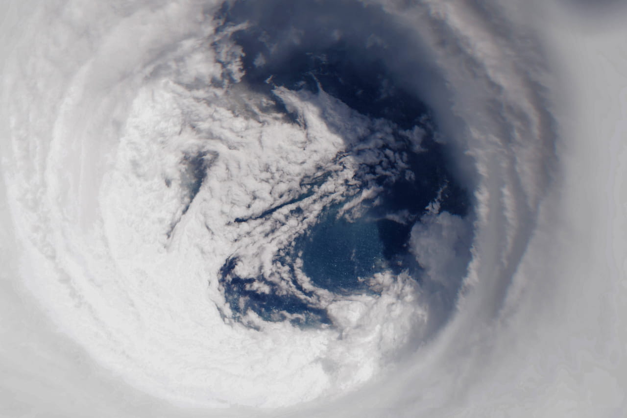 Des vents violents de l'ouragan Mélissa en France : les experts redoutent des effets de la tempête en fin de course