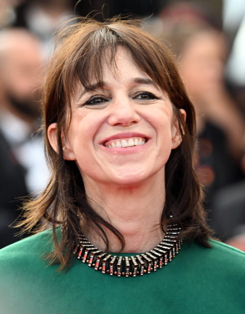 Charlotte Gainsbourg tout sourire &agrave; Cannes