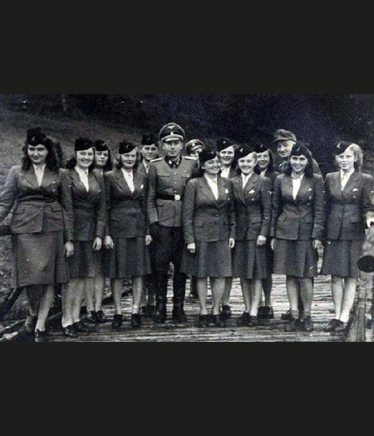 Karl H&ouml;cker et les auxilliaires f&eacute;minines