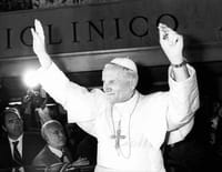 A droite sur la photo : Jean-Paul II