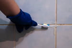 Ce produit maison blanchit les joints en 5 minutes : plus du tout besoin d'eau de Javel ou de vinaigre blanc