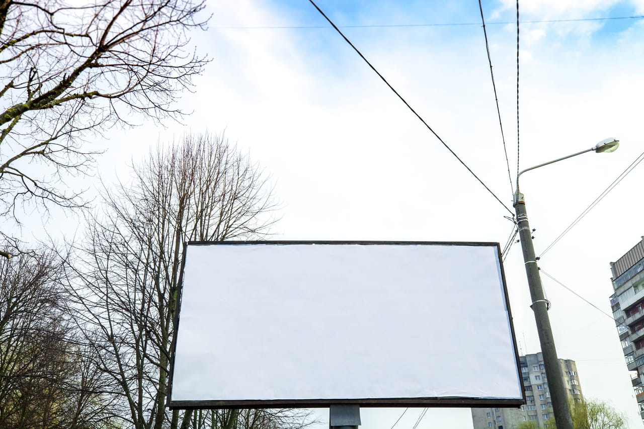 Seine-et-Marne. Cette commune enlève toutes les publicités de la ville et les remplace par autre chose "pour supprimer le moche"