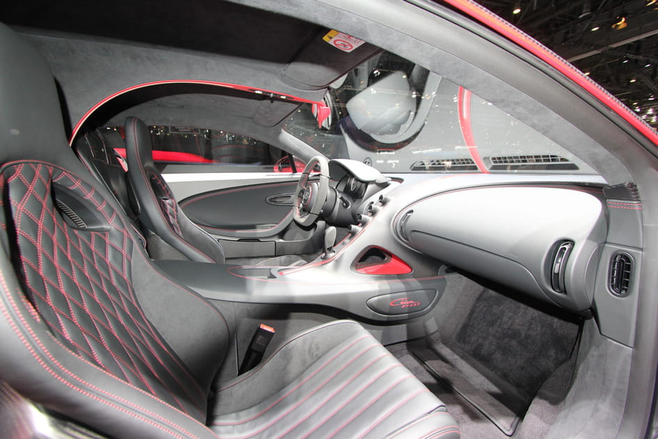 Dans l'habitacle de la Chiron Sport