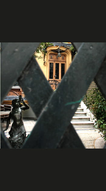 Une maison hant&eacute;e &agrave; Pigalle