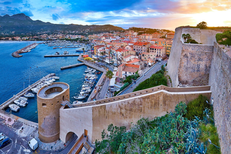 Calvi, citadelle magique hiver comme &eacute;t&eacute; en Corse