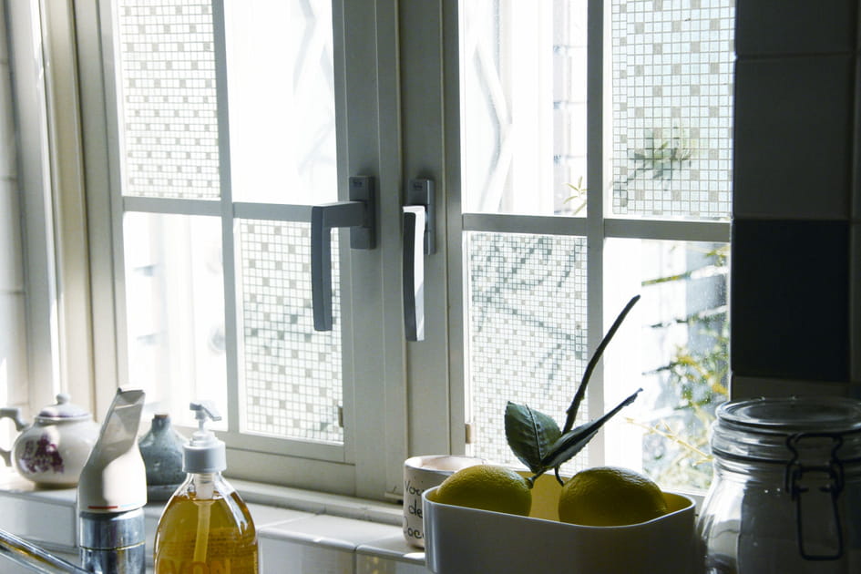 Remplacer des rideaux par du masking tape