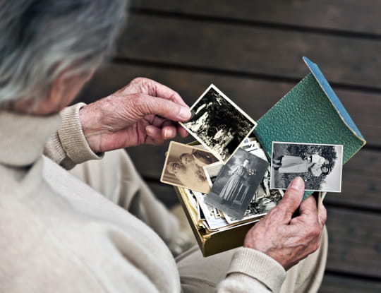 Il n'y a pas que les trous de m&eacute;moire&nbsp;: ces 6&nbsp;sympt&ocirc;mes de la maladie d'Alzheimer sont m&eacute;connus