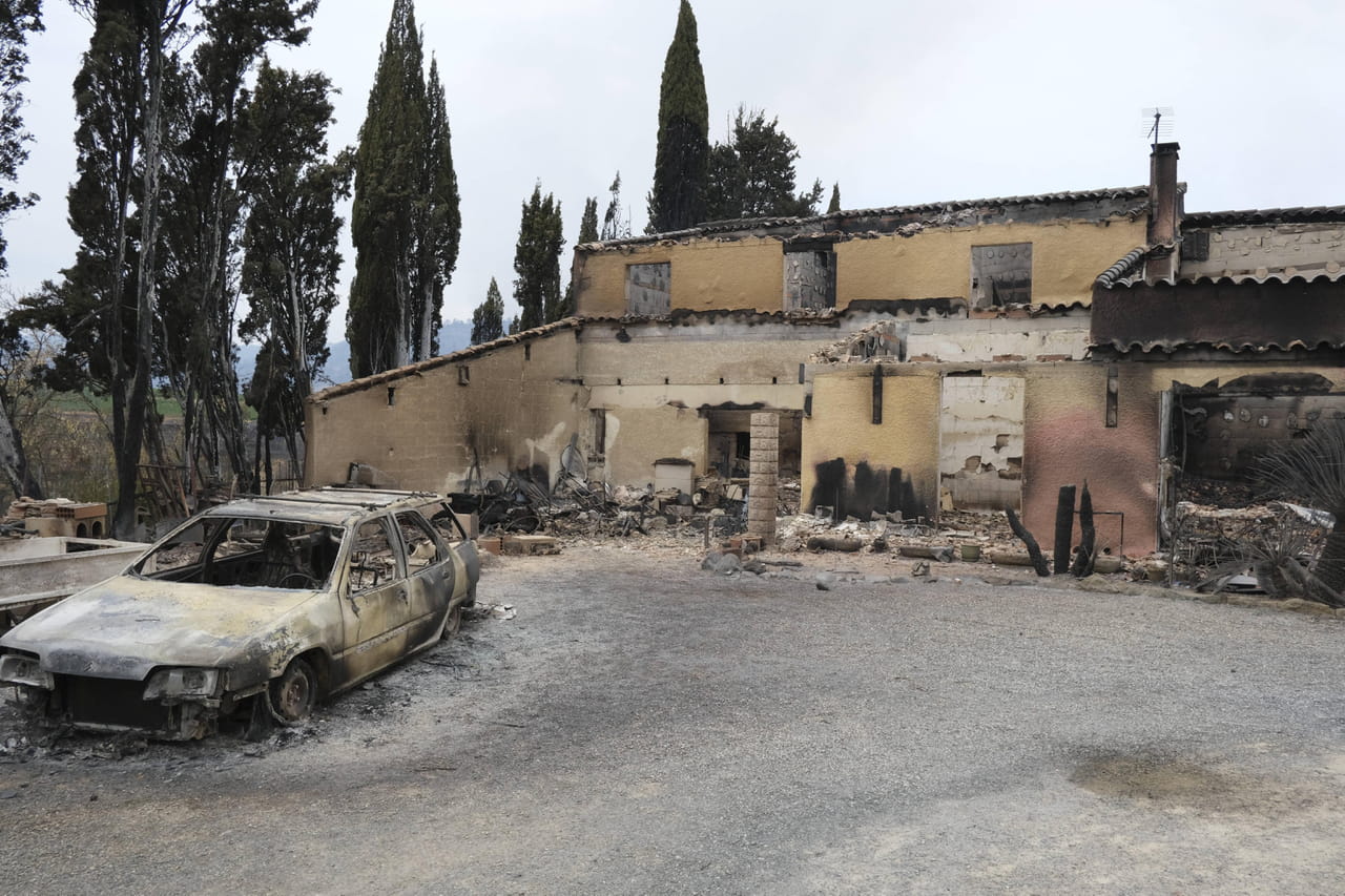 DIRECT. Incendie dans l'Aude : le feu est 