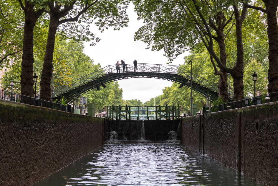 Passer les &eacute;cluses du canal Saint-Martin