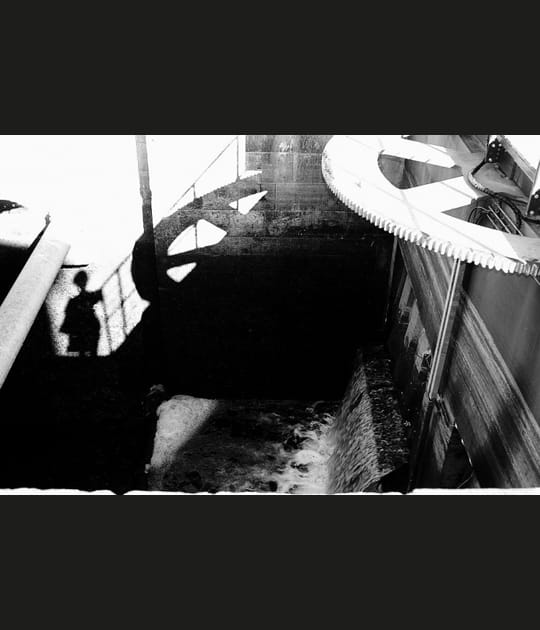 Ombres et lumi&egrave;re sur une &eacute;cluse
