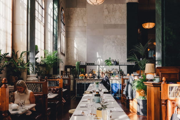 De bonnes idées pour profiter de Londres, même sous la pluie : Bruncher dans un lieu à la mode