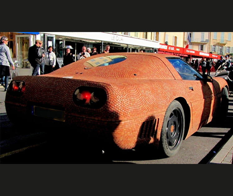 Voiture en c&eacute;ramique