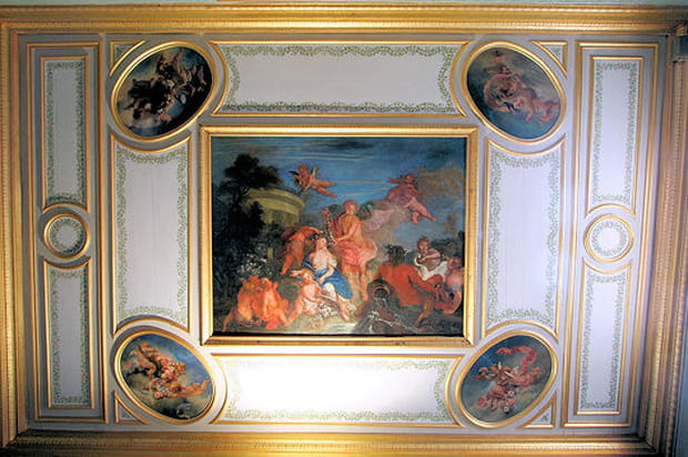 Fresque peinte au plafond