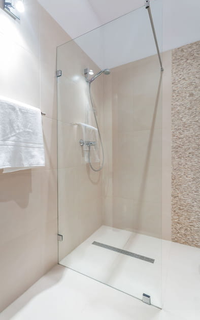 Prendre une douche ti&egrave;de