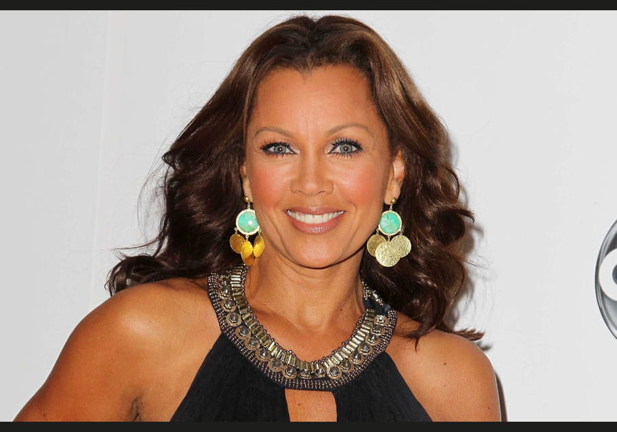 Vanessa Williams : seule &agrave; table
