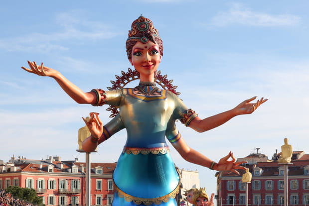 Le char de la "Reine des mille et une aventures"