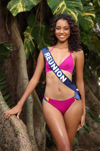 Miss Réunion, un bikini rose fuchsia du plus bel effet