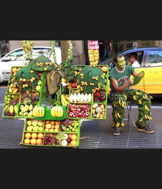 Mr Banane s'implique pour vendre son produit