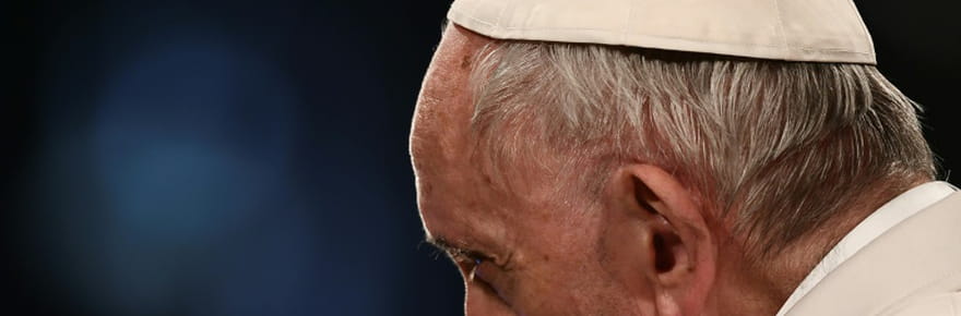 Le pape exprime sa honte de laisser aux jeunes &quot;un monde fractur&eacute;&quot;