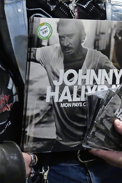 Les fans, eux, se ruent sur le nouveau Johnny