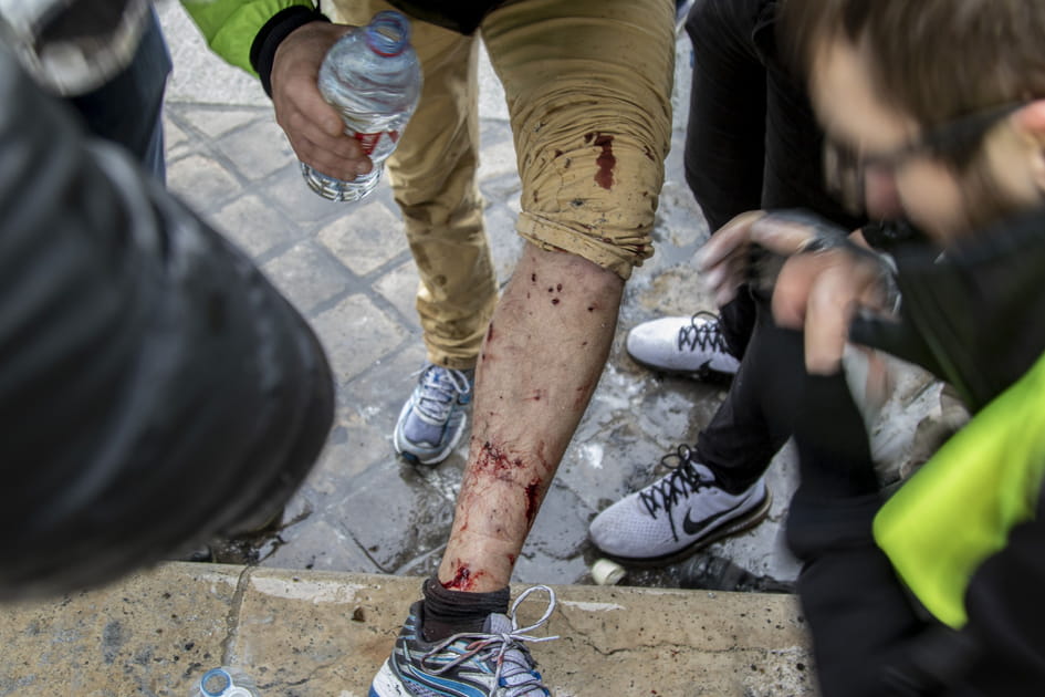 Gilets jaunes&nbsp;: les images choc &agrave; Paris