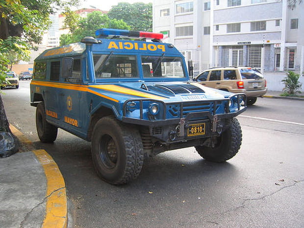 Une police métropolitaine en Hummer