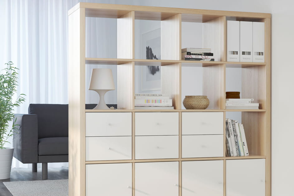 Une biblioth&egrave;que avec des casiers