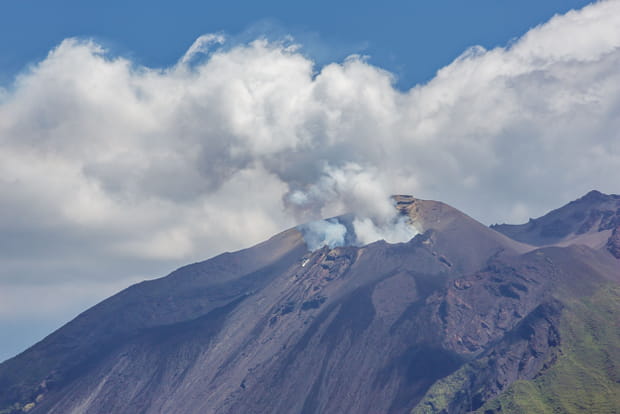 Eruption du volcan Stromboli le 3 juillet au large de la Sicile