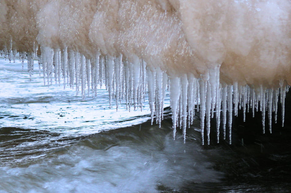 La glace et les vagues