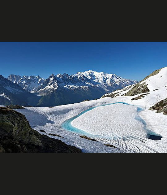 Le lac des Ch&eacute;serys au printemps