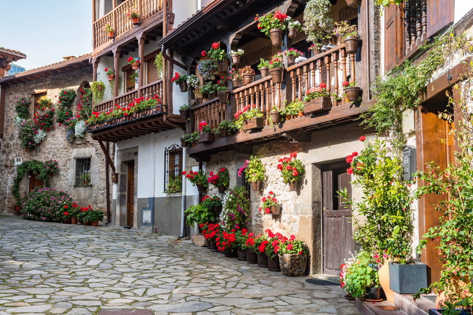 B&aacute;rcena Mayor, l'un des villages les mieux conserv&eacute;s de Cantabrie