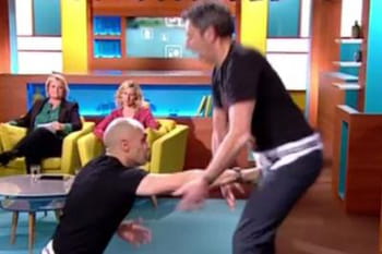 Michel Cymès sauvé par une coquille