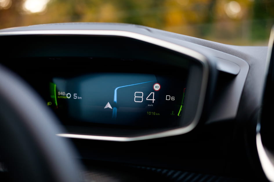 Le fameux i-Cockpit est bien pr&eacute;sent