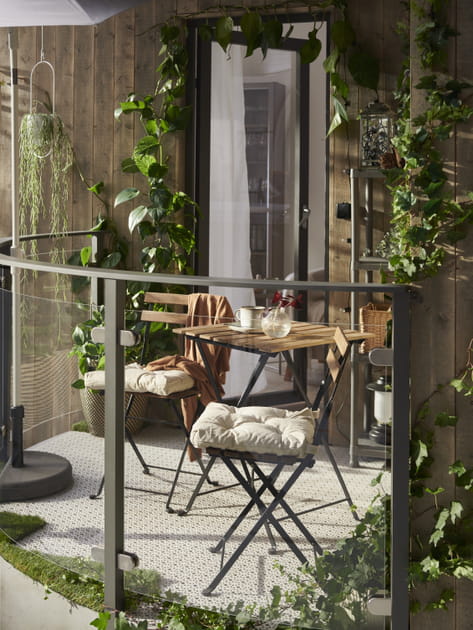 Un petit balcon bien &eacute;quip&eacute; gr&acirc;ce &agrave; IKEA