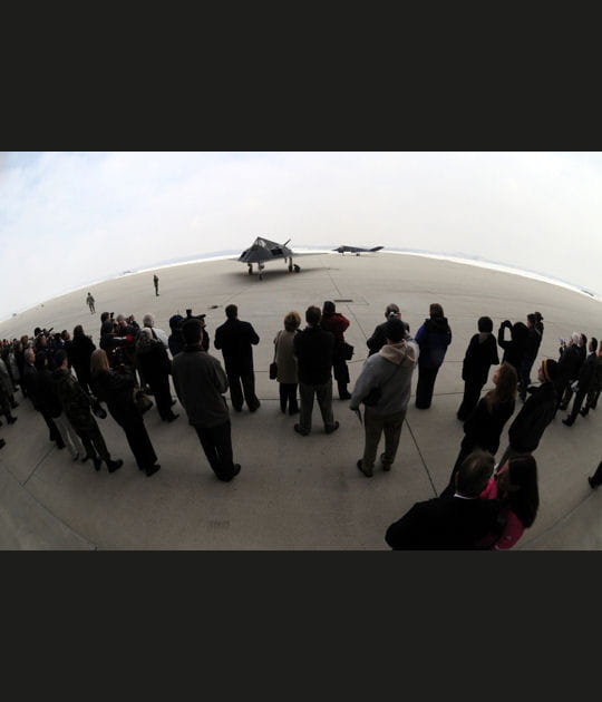 C&eacute;r&eacute;monie d'adieu en presence de la presse