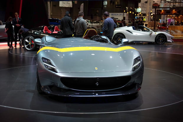 Un monstre prêt à dévorer la route