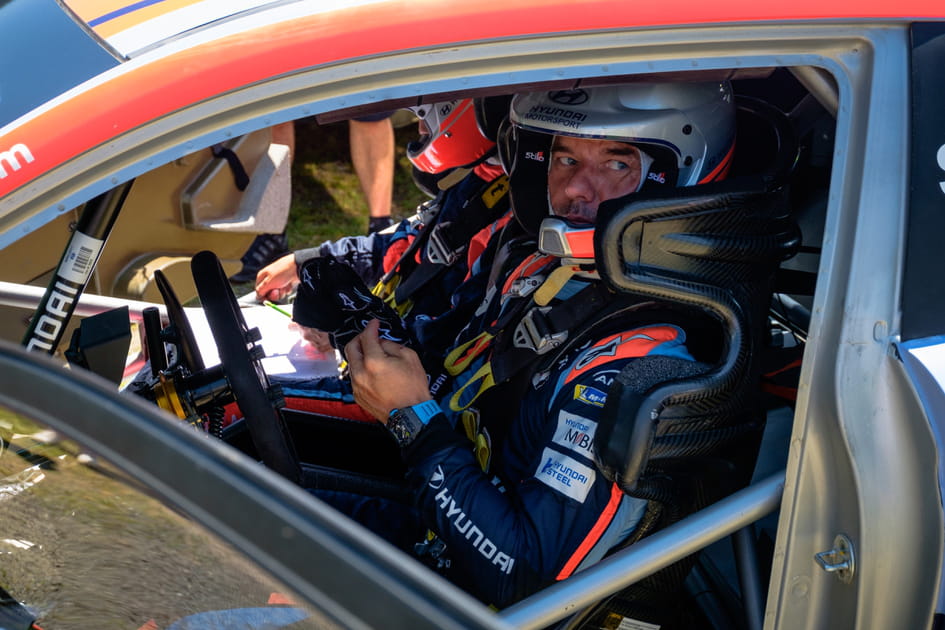 S&eacute;bastien Loeb dans sa voiture de rallye