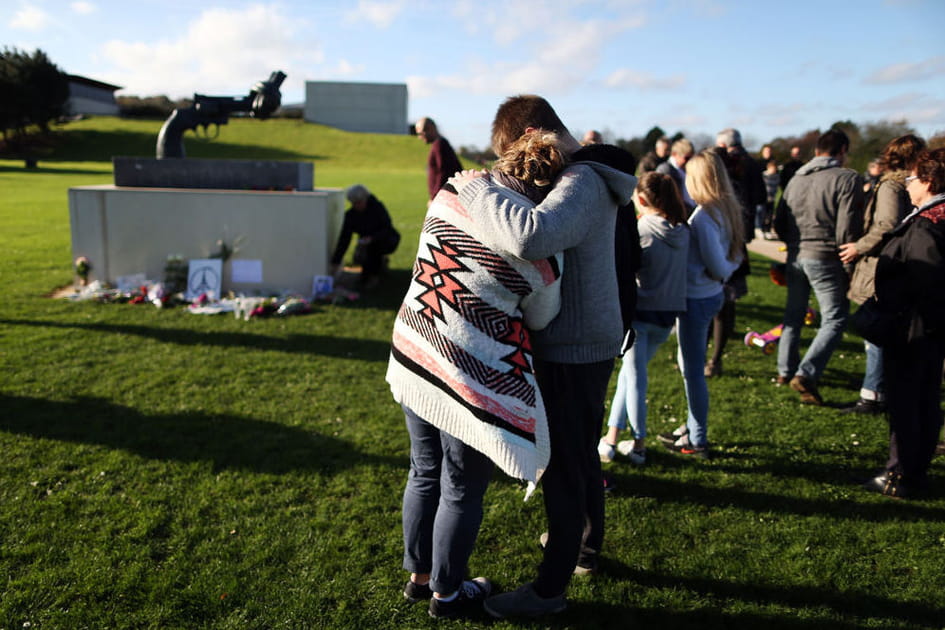 Recueillement au M&eacute;morial de Caen