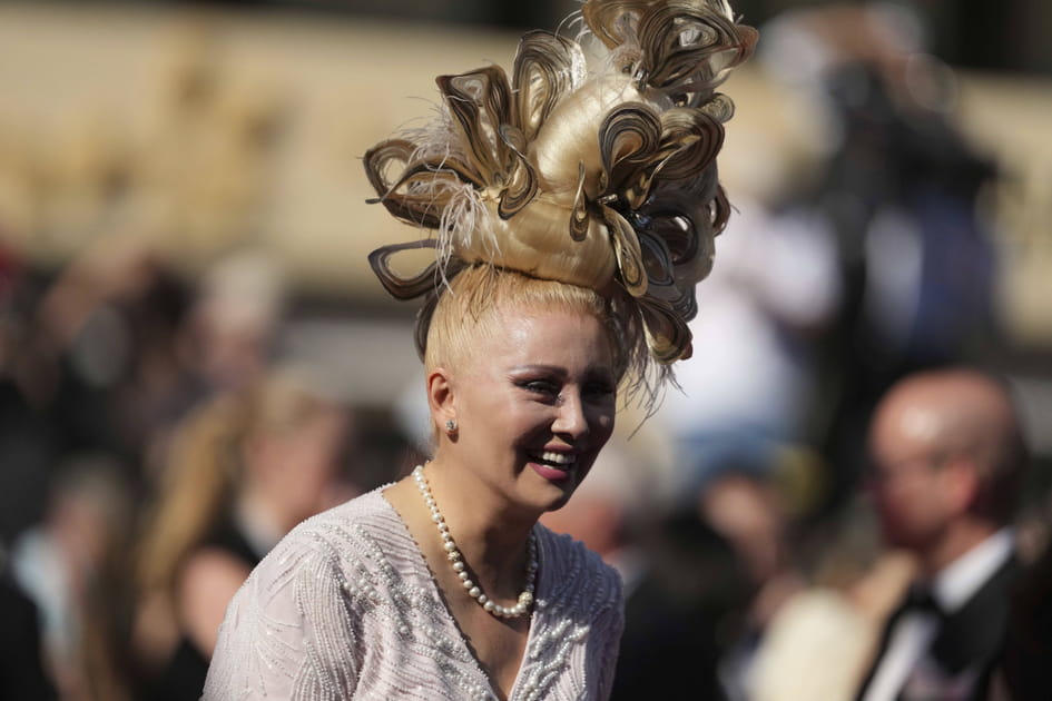 Elena Lenina a un peu craqu&eacute; pour sa coiffure &agrave; Cannes