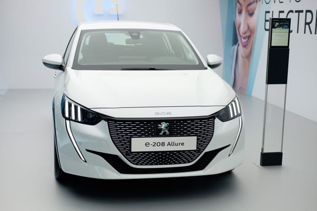 La Peugeot 208 en blanc société