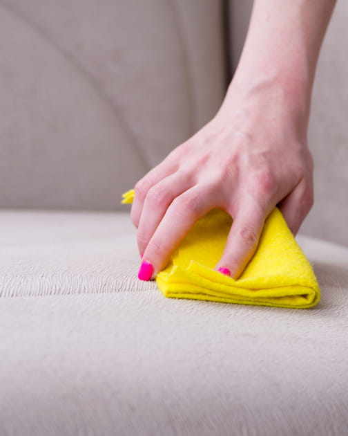 Pourquoi il ne faut jamais trop frotter votre canap&eacute; pour le nettoyer&nbsp;?