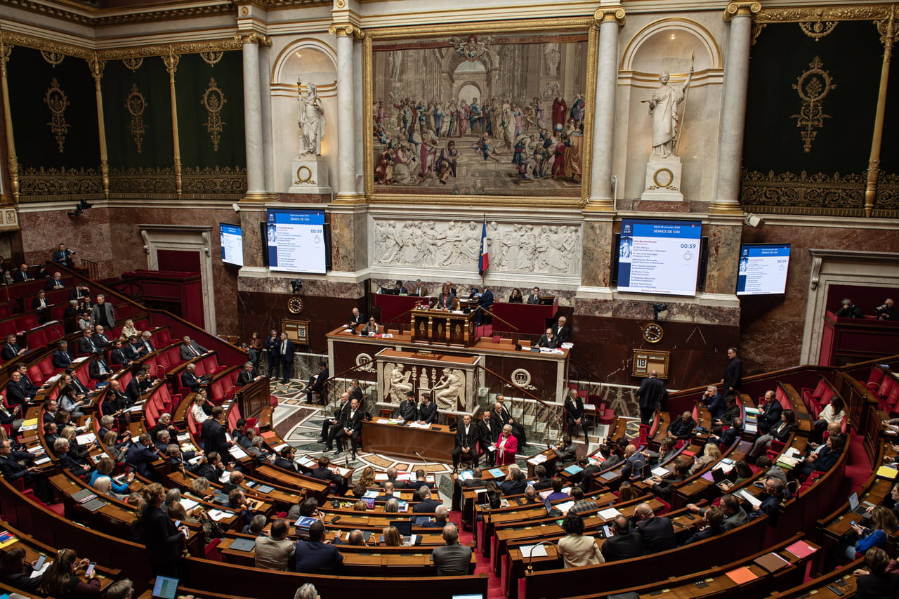 Dissolution de l'Assemblée : le gouvernement assure qu'elle adviendra dans quelques semaines, sauf si cette condition est remplie
