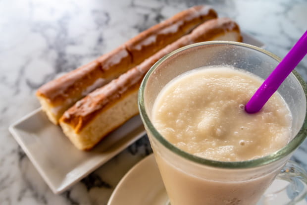 Boire une horchata bien fraîche
