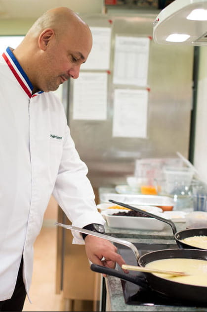 Le Pr&eacute; Catelan : un sous-chef torture un apprenti